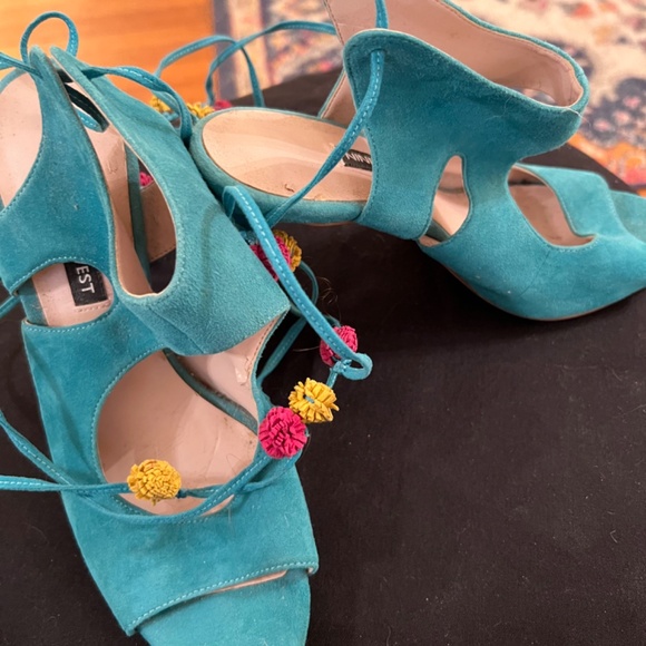 Shoes - Picture 2 of 4